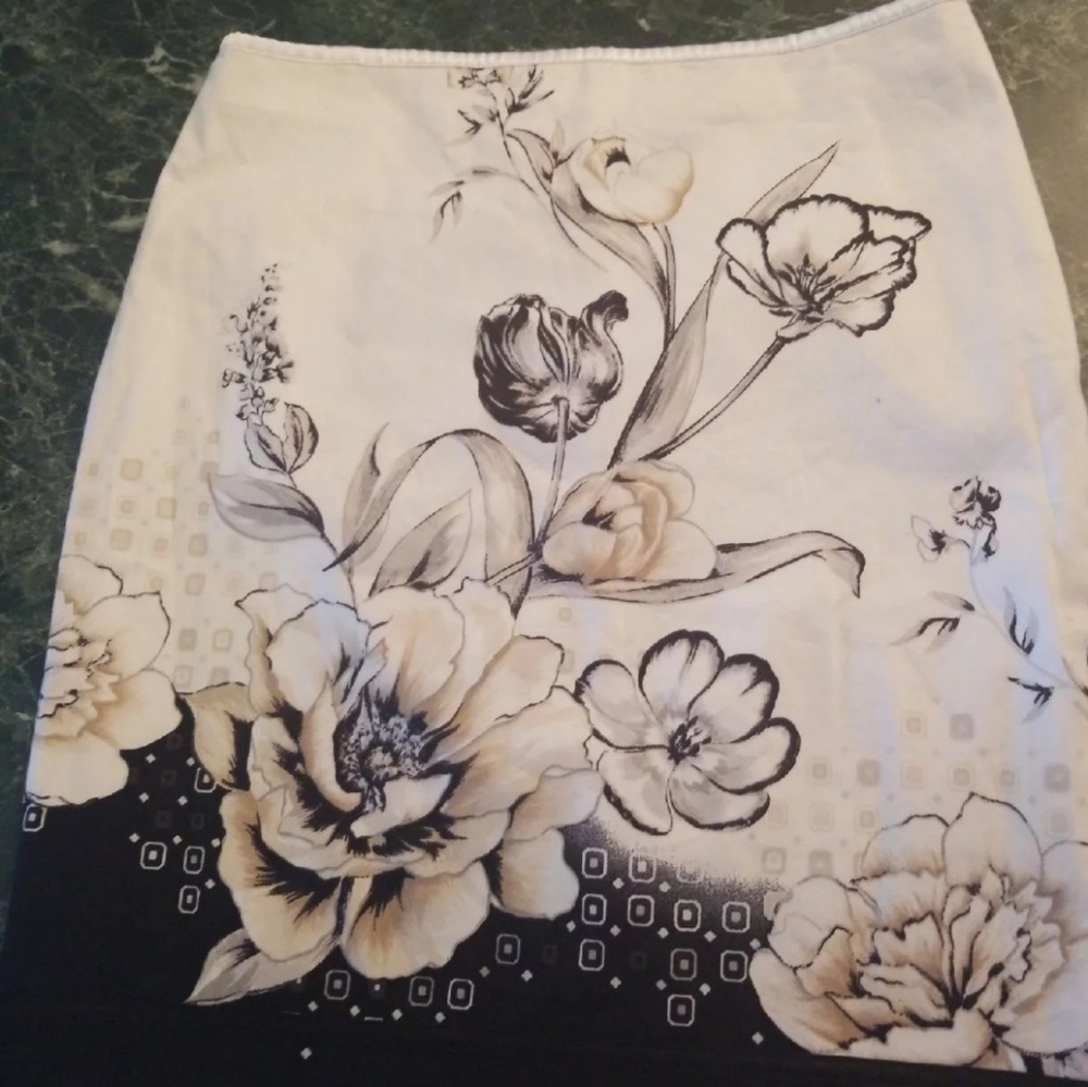 White House | Black Market Floral Skirt sz 4